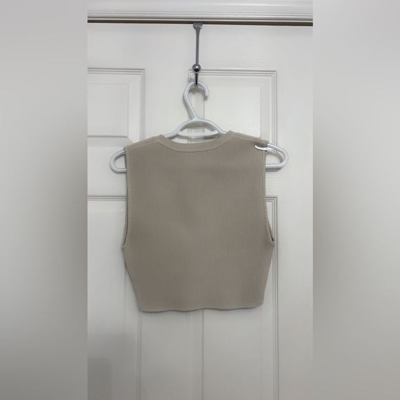 Babaton top size M - Picture 2 of 3